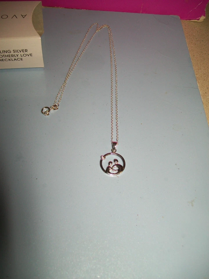 Collar Avon PLATA ESTERLINA Amor Materno NUEVO Foto 1 de 1