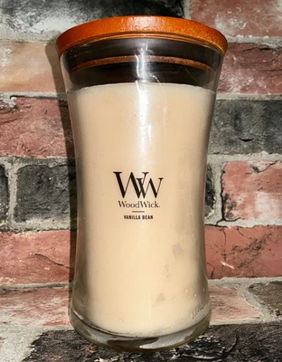 Tarro grande de velas de reloj de arena WoodWick con aroma a vainilla puro 21,5 oz Foto 1 de 4