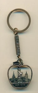 KEY RING - KEY CHAIN - NEW YORK #10 - STATUE OF LIBERTY - EMPIRE - APPLE SHAPE - Bild 1 von 2