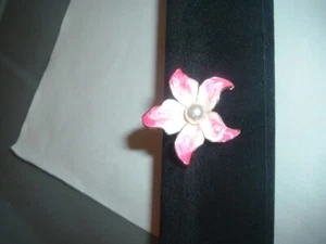Betsey Johnson Pink White Flower Pearl Center Flower Gold Pin BROOCH-NWTP - Picture 1 of 4