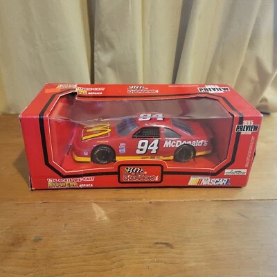 NASCAR Racing Champions 1:24 Bill Elliott #94 McDonalds Stock Car Repleca 1995 Foto 1 de 4