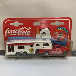 Majorette Serie 300 1996 Coca-Cola Pickup Camion e Camper Rimorchio Rosso/Bianco Nuovo con scatola - Foto 1 di 9