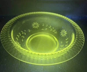 Vintage Manganese Glass EAPG Etched Floral Flared Checkered Rim 10” Bowl - Picture 1 of 16