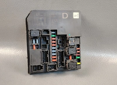 284B7EB33C NISSAN NAVARA D40 Pick-up YD25DDTi 2.5 4x4 IPDM ENGINE ROOM FUSE BOX - Image 1 of 4