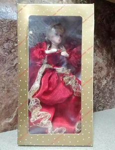 Dillard's Trimmings Ángel Adorno de Navidad Cinta Roja Vestido y Alas de Alambre 11" - Imagen 1 de 3