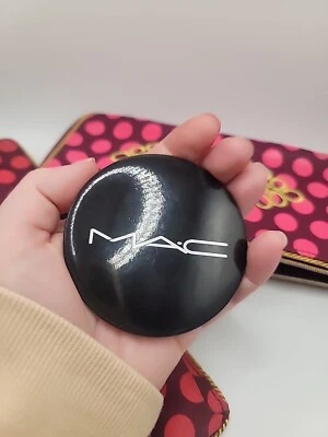 Paquete de cosméticos MAC con espejo - bolsa y mini soporte para cepillo un juego a juego de 3 piezas Foto 1 de 4