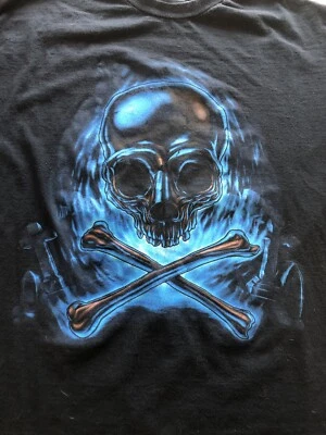 Camiseta De Colección Y2K Calavera Negra y Azul Grunge Emo Calavera y Huesos Cruzados Foto 1 de 3
