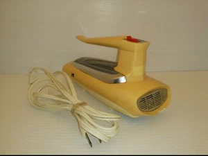 VINTAGE G.E. 30M47 ELECTRIC HAND MIXER, 3 SPEED, YELLOW/GOLD, (NO BEATERS) - Picture 1 of 7