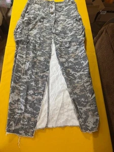 Faldas de camuflaje para damas con botones de carga bolsillo alto dividido en el muslo - Imagen 1 de 1