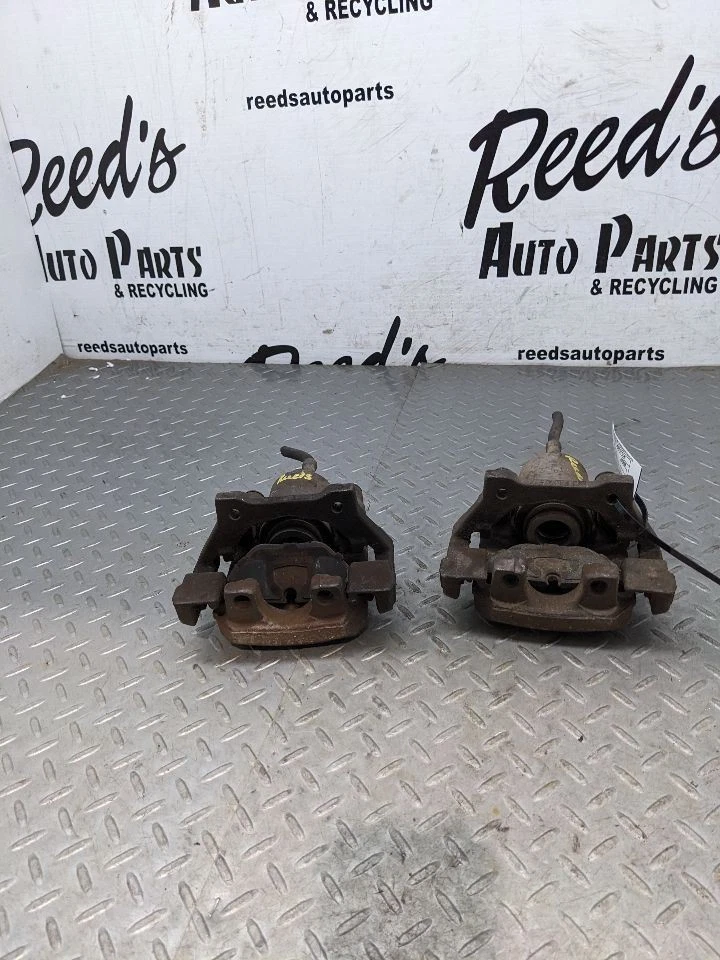 Pinzas traseras derecha izquierda BMW 540i 97-03 OEM 1172739 Foto 1 de 4