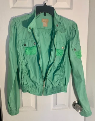 ☘️ Chaqueta para mujer verde marca Twenty One talla pequeña ideal para el día de San Patricio Foto 1 de 4