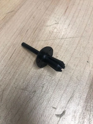 Genuine Volvo Cowl Grille Retainer Clip 1268176 Foto 1 de 3