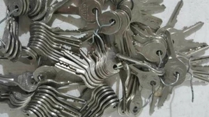 Neiman Vespa Chiavi Numerate Originali Numbered Keys NOS - Foto 1 di 6