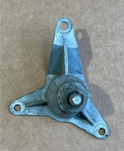 Chevrolet Corvette 1968-1978 manivela derecha ventana regulador carcasa 3945242 - Imagen 1 de 6