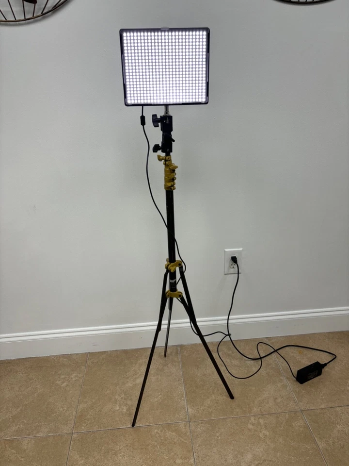 Luces de video LED - Dos luces de inundación LED Aputure Amaran AL-528s KIT de 2 unidades Foto 1 de 4