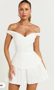 Showpo Größe 16 weiß/cremeweiß Izara Mini schulterfrei Plissee Kleid NEU - Bild 1 von 9