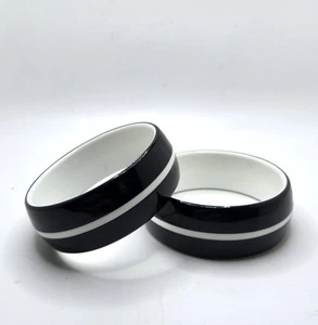 Coppia di 2 lucite laminate a righe bianche e nere vintage? bracciali braccialetti anni 70 - Foto 1 di 8