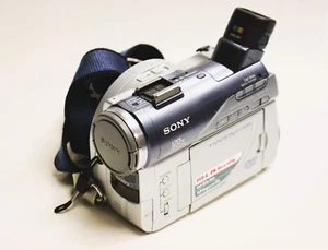 Sony Handycam DCR-DVD100 Camcorder - Super Night Shot - Picture 1 of 5