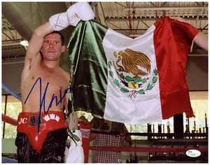 JULIO CESAR CHAVEZ SIGNED 11X14 PHOTO MEXICO BOXING HALL OF FAME JSA COA - Picture 1 of 1