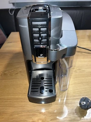 Tchibo Cafissimo Saeco Macchina da Caffè a Capsule, Grigio/Argento - Immagine 1 di 4