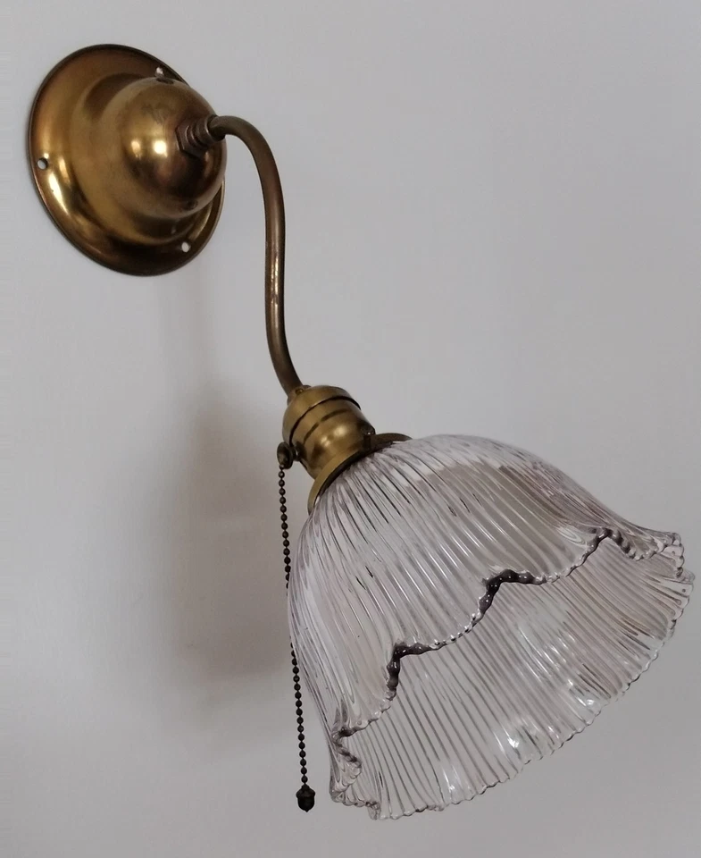 Lámpara antigua de montaje en pared globo/sombra de latón macizo Foto 1 de 3