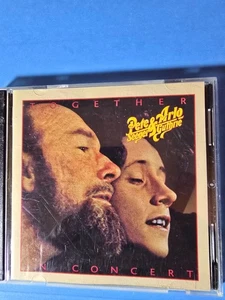 ARLO GUTHRIE & PETE SEEGER - Together In Concert - 2 CD - Good Condition - Picture 1 of 2