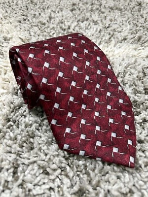 Corbata de hombre de hoy roja y blanca geométrica blanca cuadrados y líneas diamante Foto 1 de 4