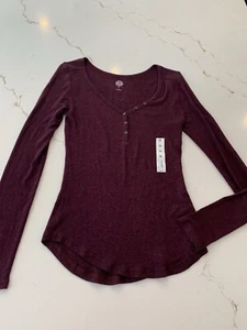 NEW Long Sleeve Maroon Speckled Lightweight V-neck Sweater By SO Size Medium - Picture 1 of 12