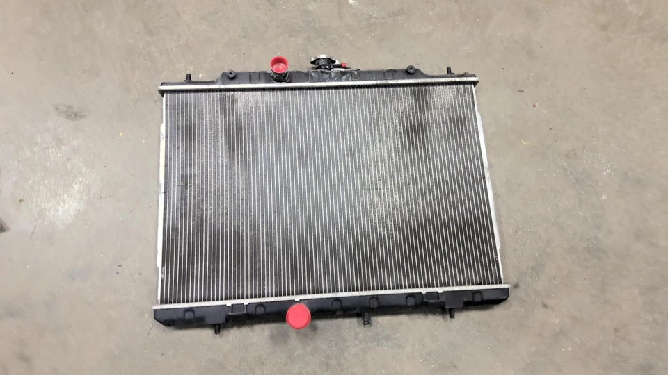 Used Radiator fits: 2015 Nissan Rogue CVT Grade A Foto 1 de 4