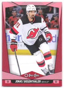 2024-25 Upper Deck O-Pee-Chee Rosso Jonas Siegenthaler - Foto 1 di 2