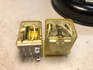 Relè IDEC 3PDT 24vdc: RH3B-U - Foto 1 di 1