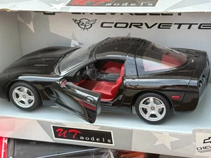 UT MODELS # UT0597 ESCALA 1/18 DIE CAST NEGRO CHEVY CORVETTE - Imagen 1 de 3