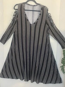 Torrid superweich Strick schwarz Kurzarm Cinch vorne Skaterkleid Größe 2X NEU - Bild 1 von 5