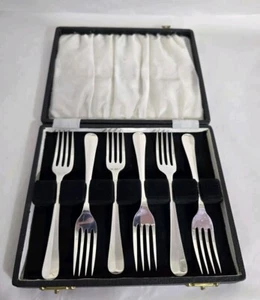 Sterling silver Dessert / Patisserie Forks. Sheffield 1920. By Bennett & Heron - Picture 1 of 24