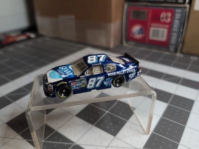 Toyota Joe Nemechek #87 Genny Light Action 2012 personalizado 1/64 Foto 1 de 4