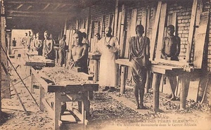 Ruanda-Urundi - A carpentry workshop in Central Africa - Publ. Missions des Père - Picture 1 of 2