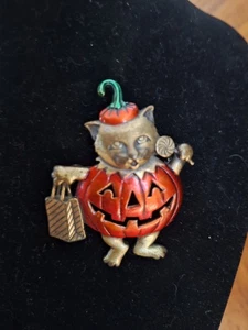 Vintage JJ Halloween Cat in a Pumpkin Brooch Signed - Picture 1 of 9