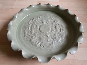 Chinese Longquan Celadon Greenware Scalloped Light Green Tripod Censor - Picture 1 of 12