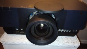 SONY HDMI-compatible commercial projector VPL-FHZ700L with Low 8579 lamp Hrs - Picture 1 of 4