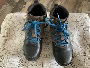 UGG BOOTS USA size 1 Children’s EUC - Picture 1 of 4