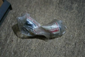 KAWASAKI GENUINO KX80 KDX80 PAR DE ARBUSTOS DE PLÁSTICO BRAZO OSCILANTE 92028-1078 NOS - Imagen 1 de 2