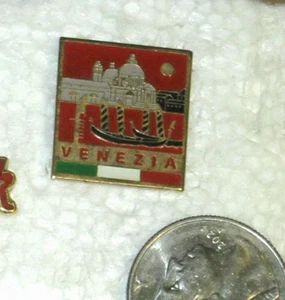Vintage Venezia Gondola Brooch Red Gold Italian Souvenir Pin 1" - Picture 1 of 1