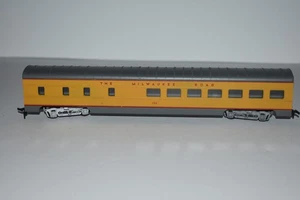 HO Scale Con-Cor Milwaukee Road Passenger Coach Car 105 C54633 - Picture 1 of 3