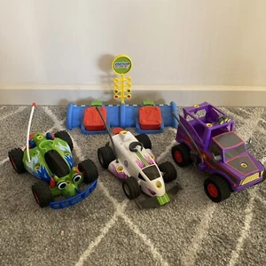 Disney Pixar Toy Story RC RC's Race Gear, Gas & Go - Rc,buzz,zurg+ Race Starter - Foto 1 di 5