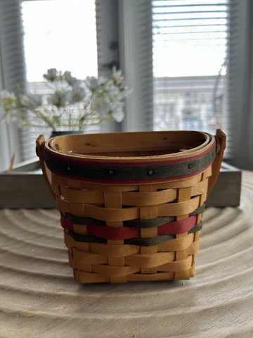 Longaberger Basket. 1999 Model. Good conditioned Cover