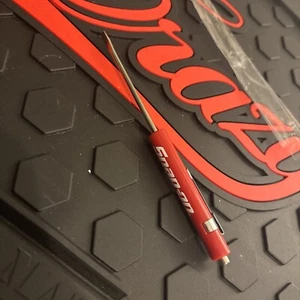 Nuevas Herramientas a Presión Punta Magnética Roja Clip de Bolsillo Cabeza Plana Ranurada Destornillador Pluma - Imagen 1 de 2