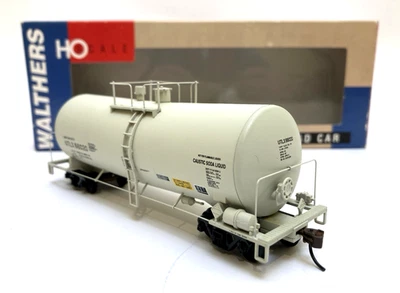 Walthers HO 932-7203 UTLX 16,000 Gallon Funnel Flow Tank Car #66020 - NEW - Image 1 of 4
