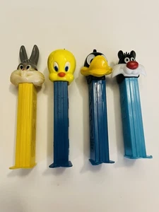 Menge 4 Looney Tunes Pez Spender Tweety, Bugs Bunny, Daffy & Sylvester - Bild 1 von 4