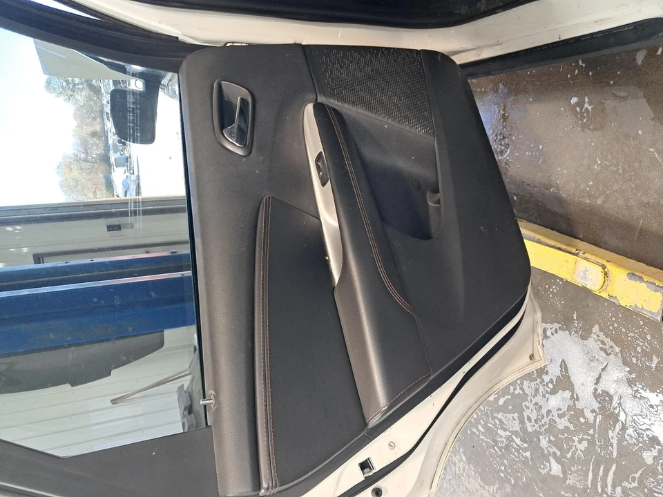 Used Rear Left Door Interior Trim Panel fits: 2017 Dodge Journey  Grade A Foto 1 de 4