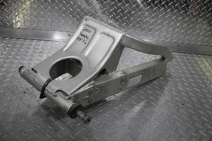 2000 YAMAHA YZF R6 REAR SWINGARM BACK SUSPENSION SWING ARM 5EB-22110-01-00 - Picture 1 of 12